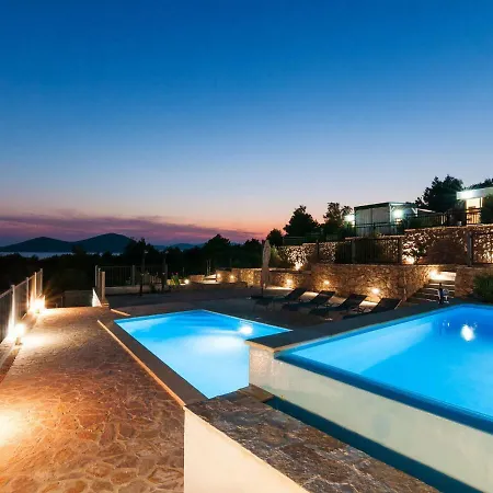 Holiday Panorama-2 * Drage